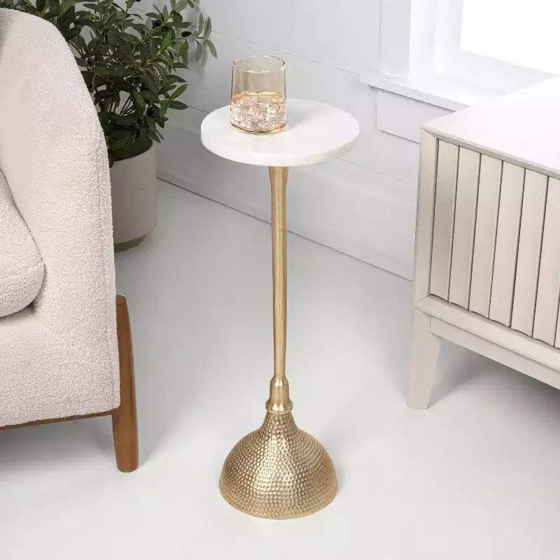 Table d'appoint ronde Art Déco en métal avec plateau en marbre blanc et base martelée
