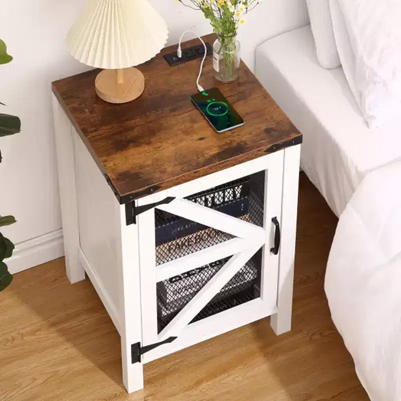 Table de chevet rustique de 24 po avec station de recharge, porte de grange et étagère réglable, bout de canapé pour chambre et salon